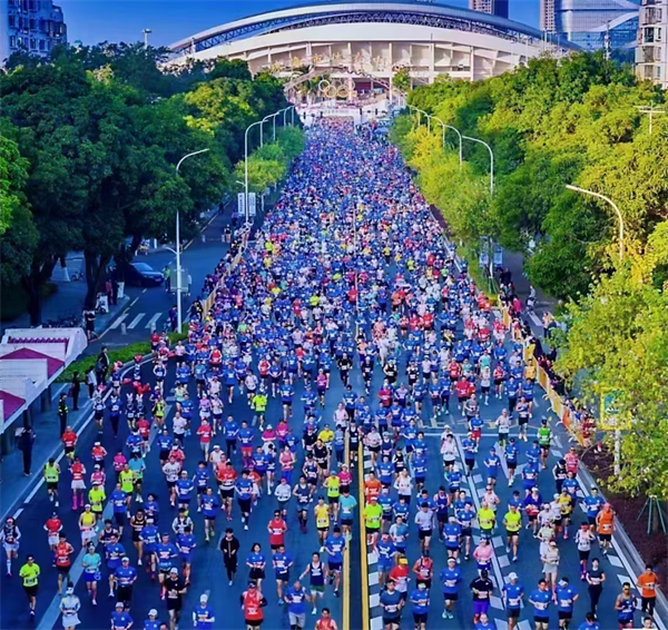 Hi-Q Group ແລ່ນນໍາກັນທີ່ Zhuhai Marathon